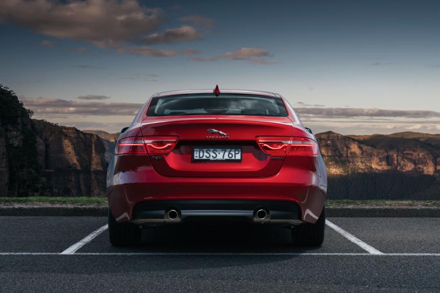  Jaguar XE 25t R-Sport 2015 года  (AU) (фото 23 из 40)